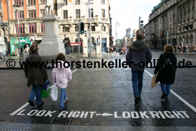0043_Irland_Dublin_How to Cross a Street