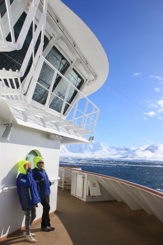 6481_cruising Antarctica
