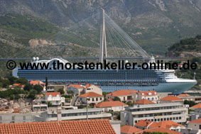 5024_Dubrovnik_Luxusliner vor Brcke